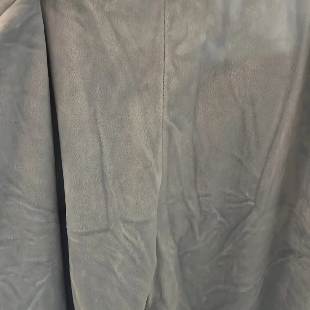 New condition, baby blue velour pants - Picture 4 of 4